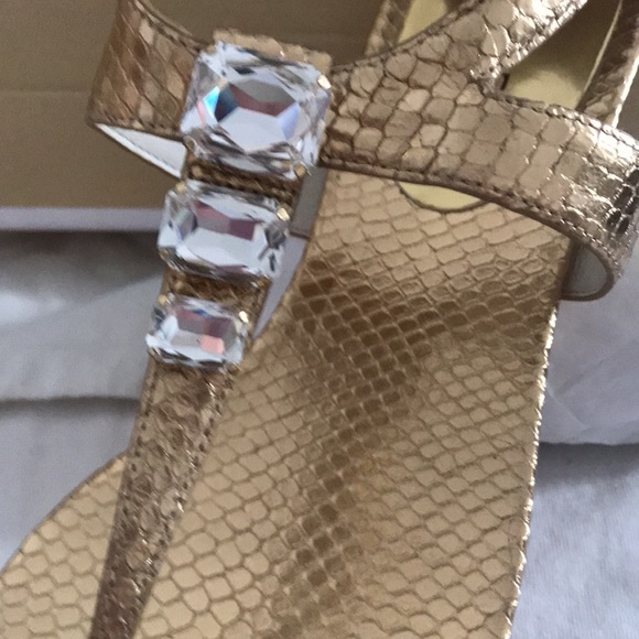 Ladies Michael by Michael Kors Sandals leather Tstrap  Marigold Rhinestones 8.5m - Picture 3 of 15